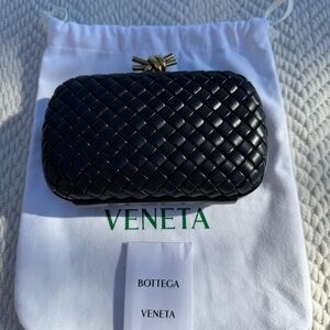 (NEW) Bottega Veneta Black Intrecciato Leather Knot Clutch